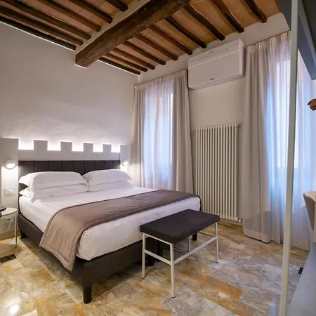 Hotel Torre Del Fuggisole