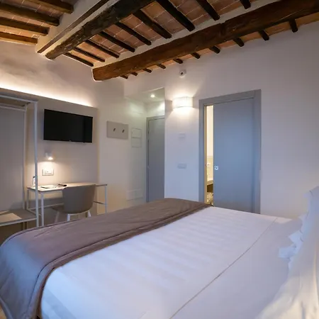 Hotel Torre Del Fuggisole Siena