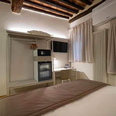 Torre Del Fuggisole 3* סיינה